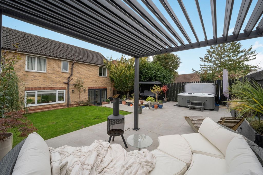 Additional image 3 of 4 bed detached house for saleLindsey Drive, Crowle, Scunthorpe DN17