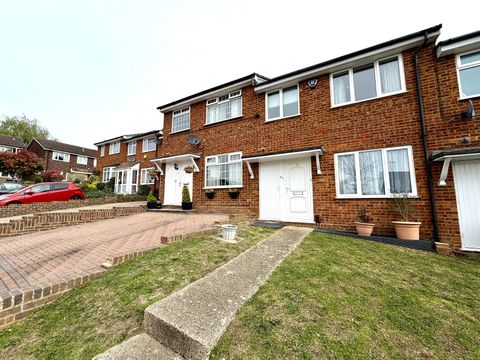 Drake Road, Chessington, Surrey. KT9