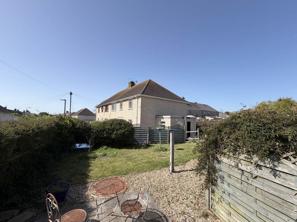 2 bed maisonette to rentCastle Road, Rhoose, Vale Of Glamorgan CF62