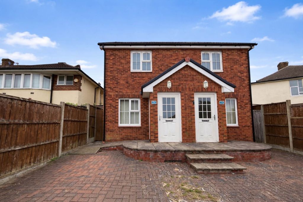 1 bed semi-detached house to rentSomerset Avenue, Luton LU2