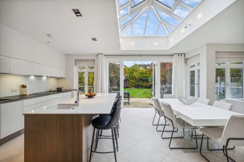 Lauderdale Drive, Richmond, Surrey TW10