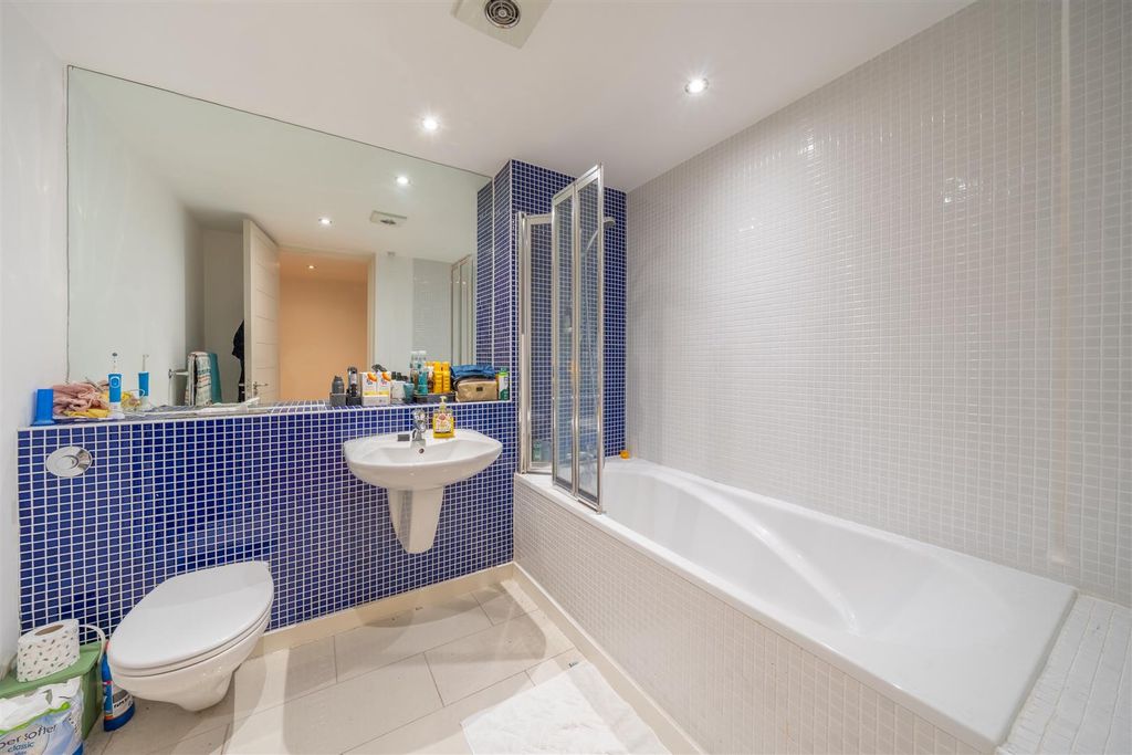 Additional image 11 of 2 bed flat for saleWestern Terrace, The Park NG7