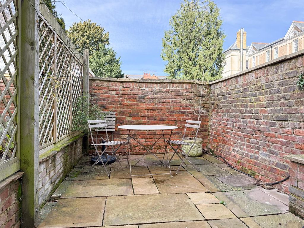 Additional image 12 of 2 bed flat to rentBath Road, Cheltenham GL53