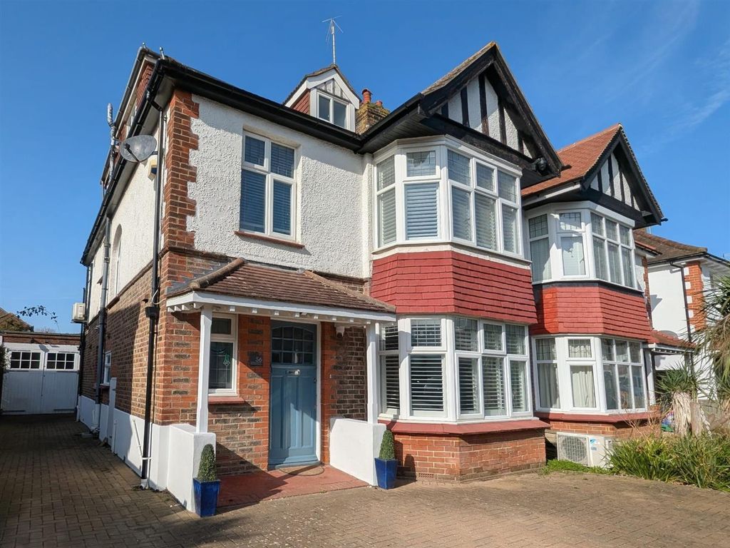 5 bed semi-detached house to rentBerriedale Avenue, Hove BN3