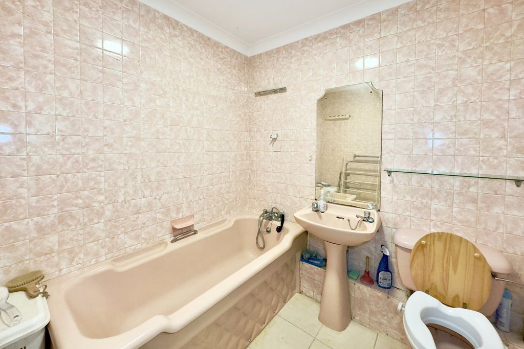 Additional image 9 of 3 bed flat for saleManor Road, East Cliff, Bournemouth BH1