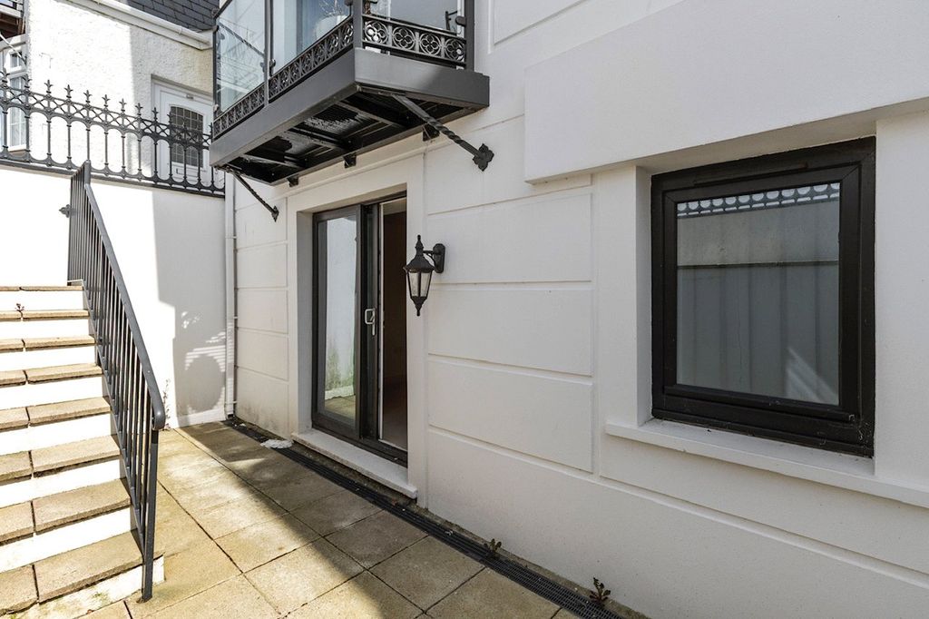 Additional image 24 of 2 bed flat for saleFlat 2 Murray Crescent House, The Rath, Milford Haven, Pembrokeshire SA73
