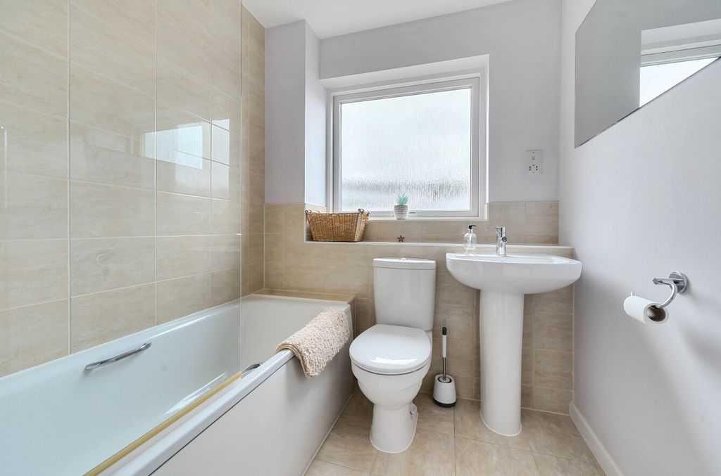 Additional image 11 of 2 bed flat for saleLondon Road, Binfield, Bracknell, Berkshire RG42