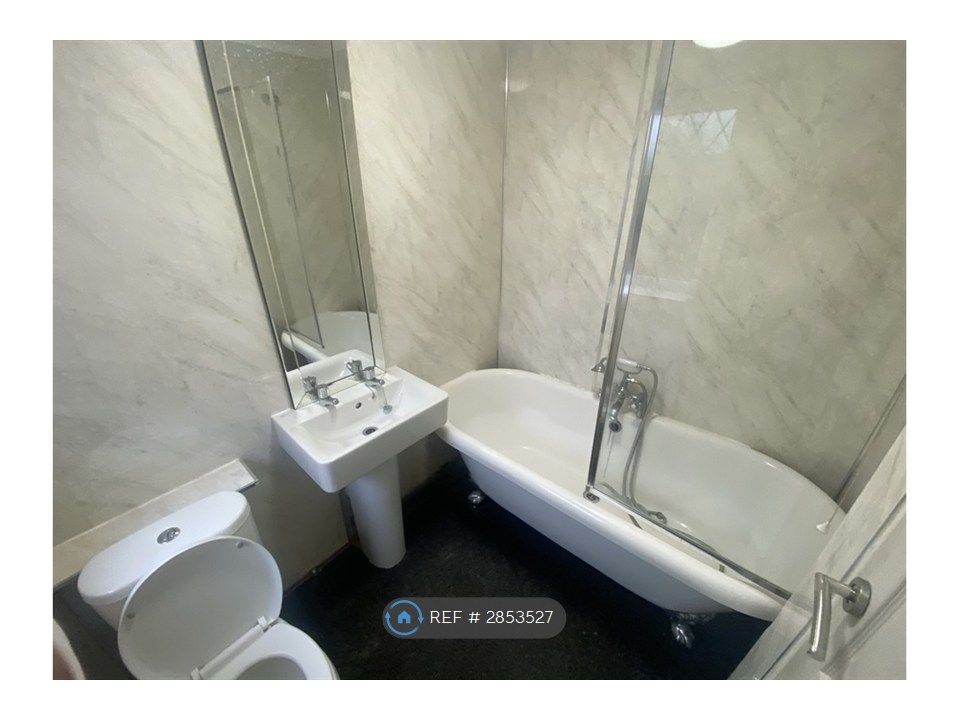 3 bed shared accommodation to rentPrices Lane, Wrexham LL11 photo 2
