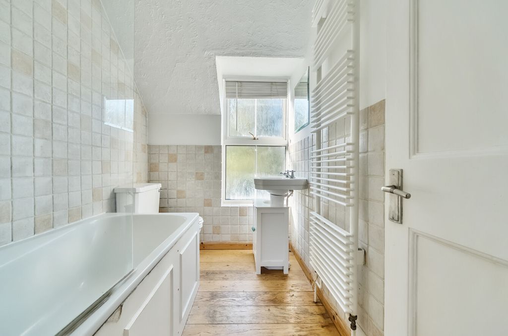 Additional image 10 of 2 bed semi-detached house for saleHaslemere, Surrey GU27