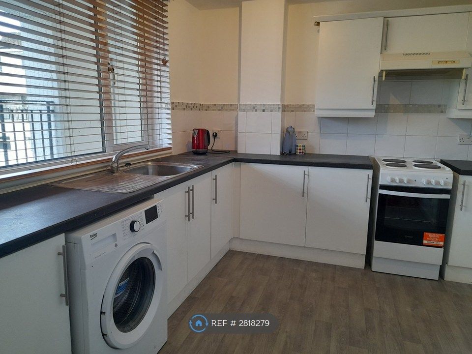 3 bed maisonette to rentGorget Quadrant, Glasgow G13 photo 2