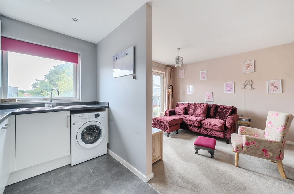 Additional image 6 of 2 bed flat for saleLondon Road, Binfield, Bracknell, Berkshire RG42