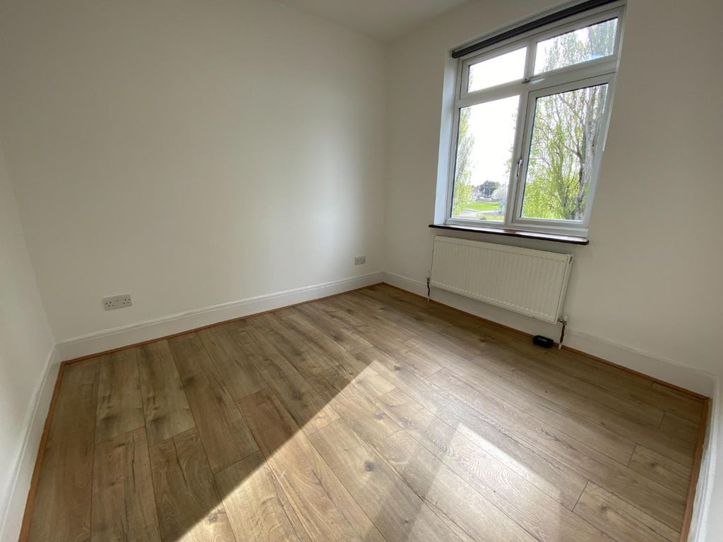 Additional image 2 of 2 bed end terrace house to rentKent Road., Dagenham, Dagenham RM10