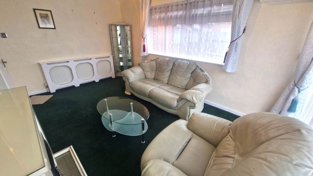 Additional image 4 of 3 bed semi-detached bungalow to rentOnslow Road, Luton LU4