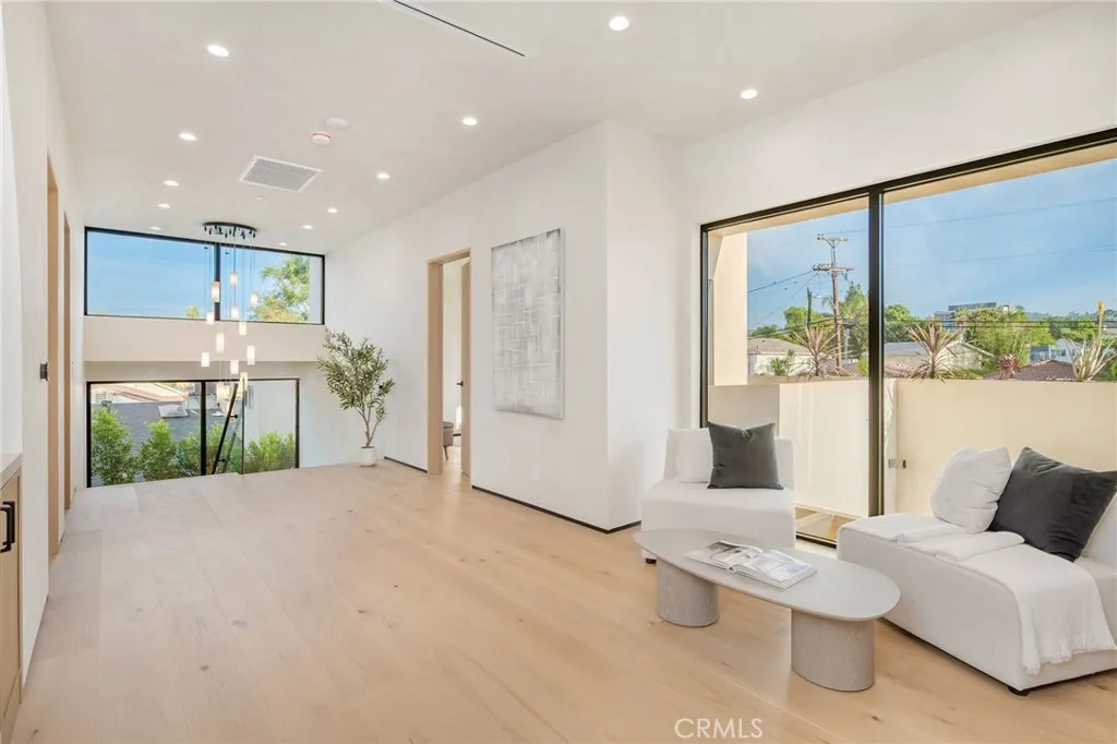 Additional image 115 of 15447 Huston St, Sherman Oaks, CA 91403