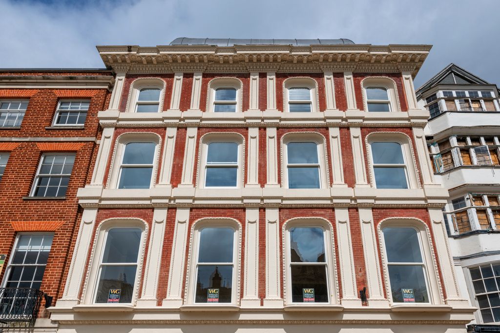 2 bed flat to rentCathedral Yard, Exeter EX1 photo 2