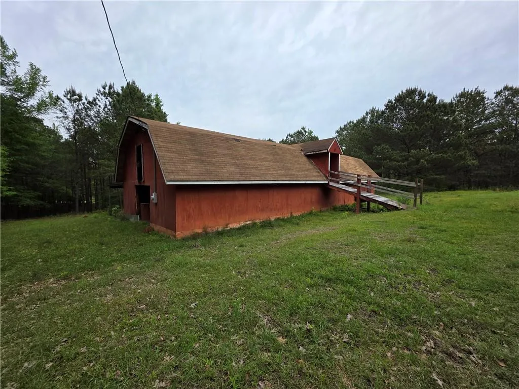 562 Oswichee Rd, Seale, AL 36875