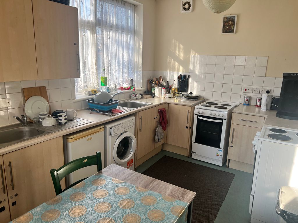 Additional image 9 of Room to rentAlbert Street, Slough SL1