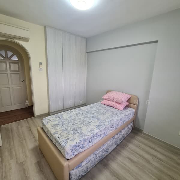 815 Jellicoe Road photo 3