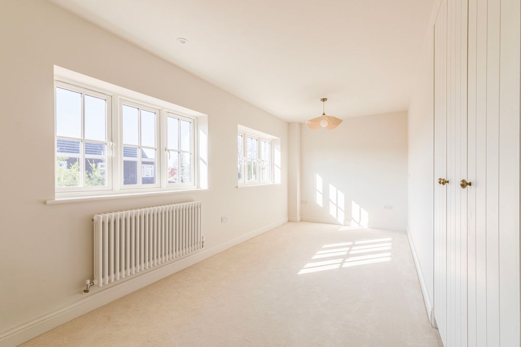 Additional image 12 of 4 bed semi-detached house for saleGreen Lane, Hersham Village, Surrey KT12