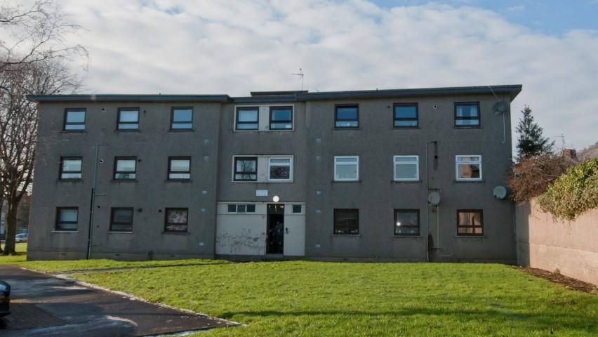 4 bed flat to rentChapelle Crescent, Alloa FK13