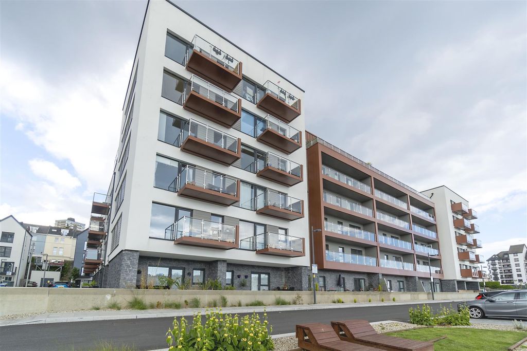 2 bed flat to rentTrinity Street, Millbay, Plymouth PL1