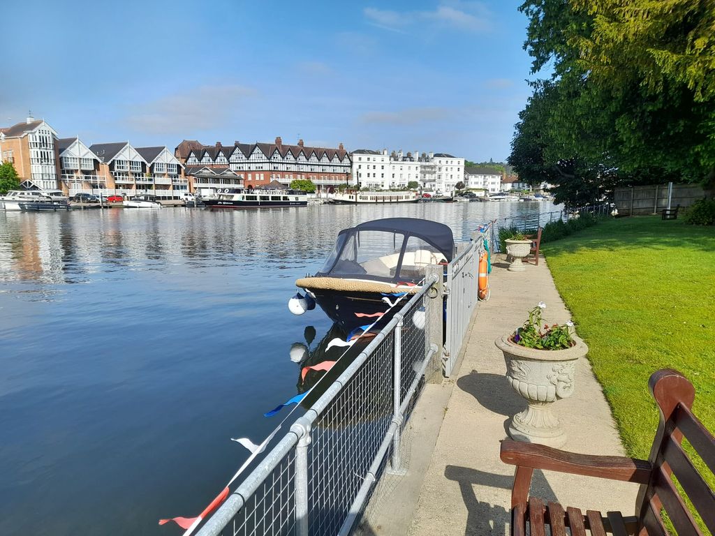 Additional image 2 of 2 bed flat to rentLansborough, Thamesfield Village, Henley-On-Thames RG9
