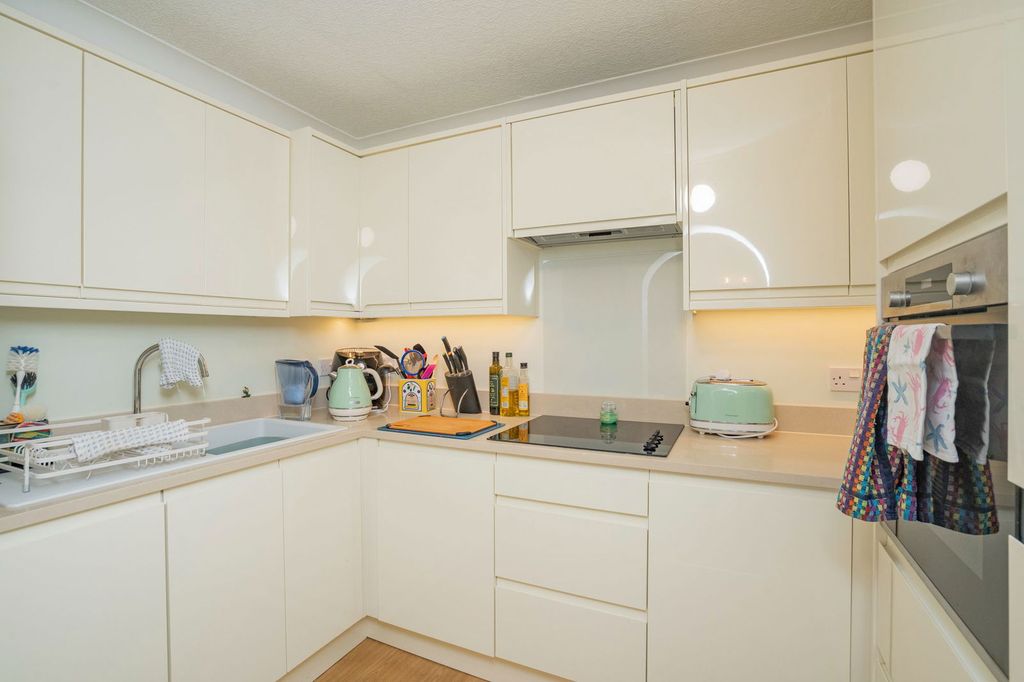 Additional image 4 of 2 bed flat for saleWorcester Road, Malvern, Worcestershire WR14