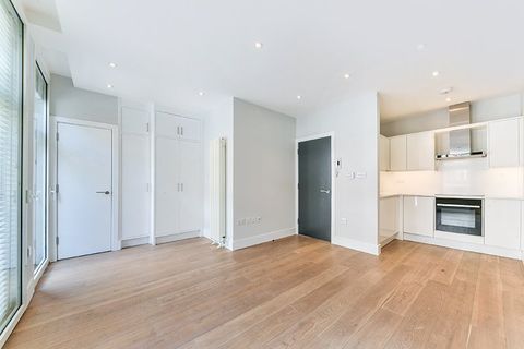 Shaftesbury Avenue, London W1D, Studio to rent