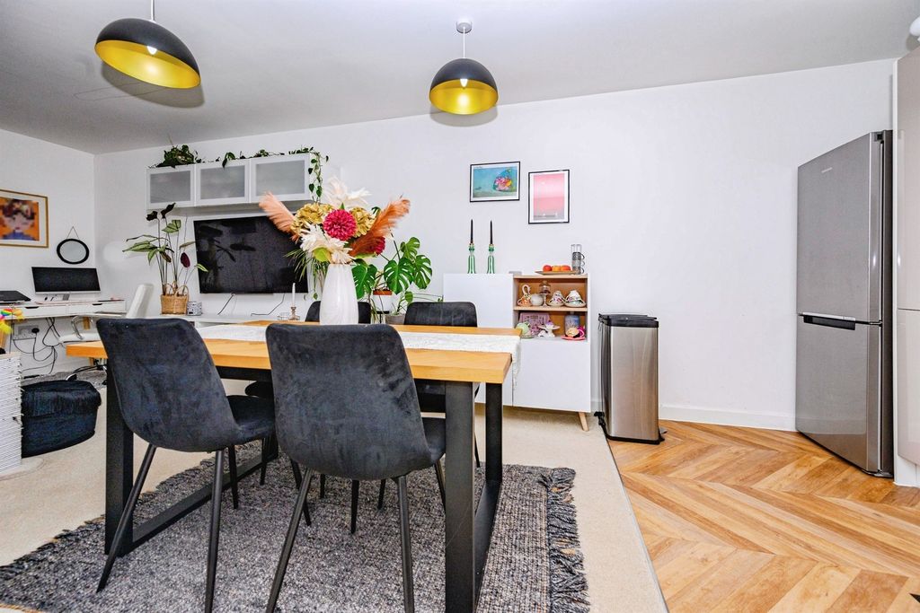 Additional image 7 of 2 bed flat for saleFrogmore Road, Hemel Hempstead HP3