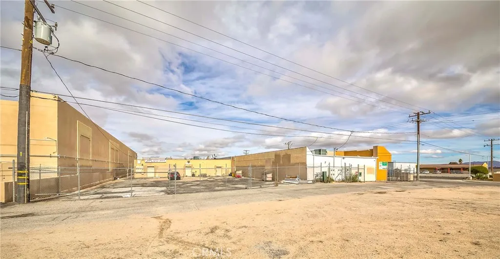 14895 Bear Valley Rd, Hesperia, CA 92345
