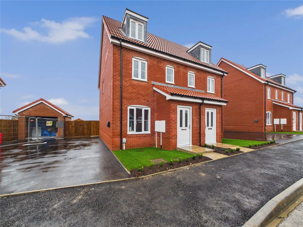3 bed semi-detached house to rentKestrel Drive, Leiston, Suffolk IP16