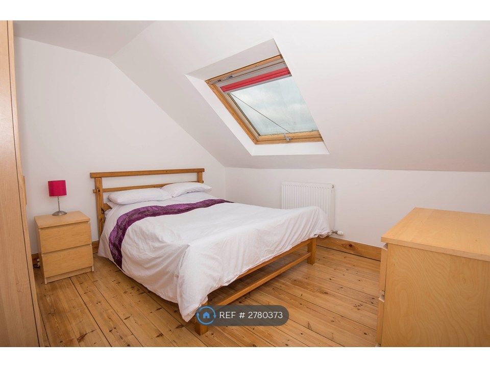5 bed flat to rentPolwarth Crescent, Edinburgh EH11 photo 2