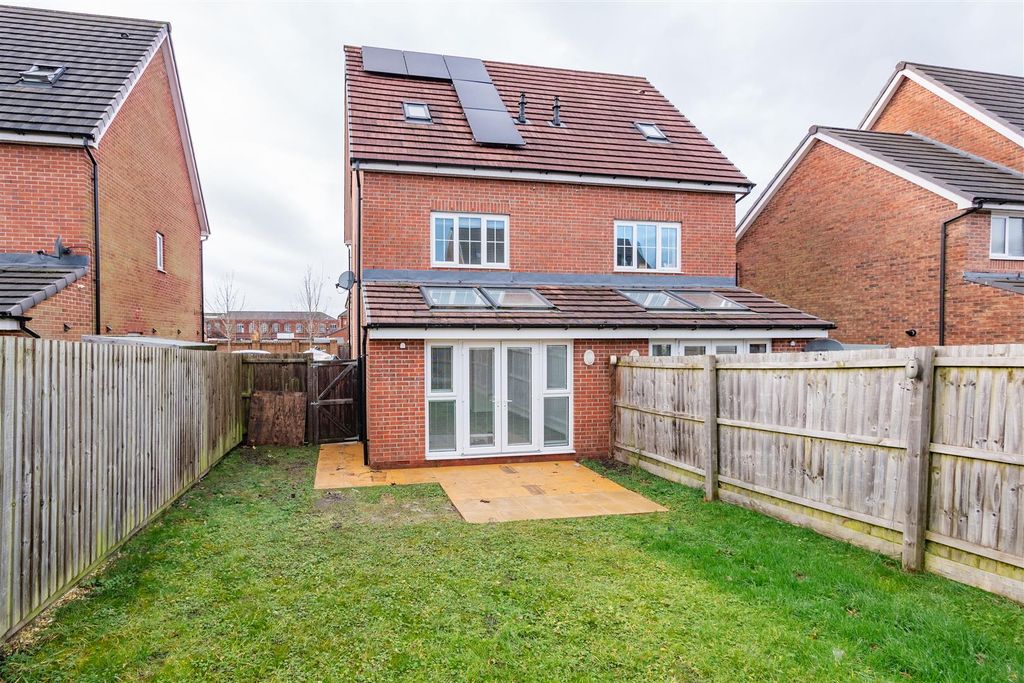 Additional image 5 of 3 bed semi-detached house to rentHerringbone Road, Worsley M28