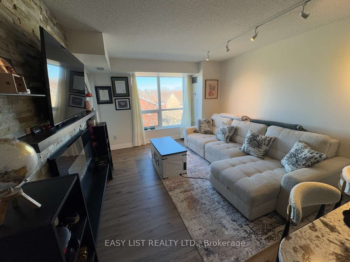 326-120 Dallimore Circle, Toronto, ON, M3C 4J1 photo 2