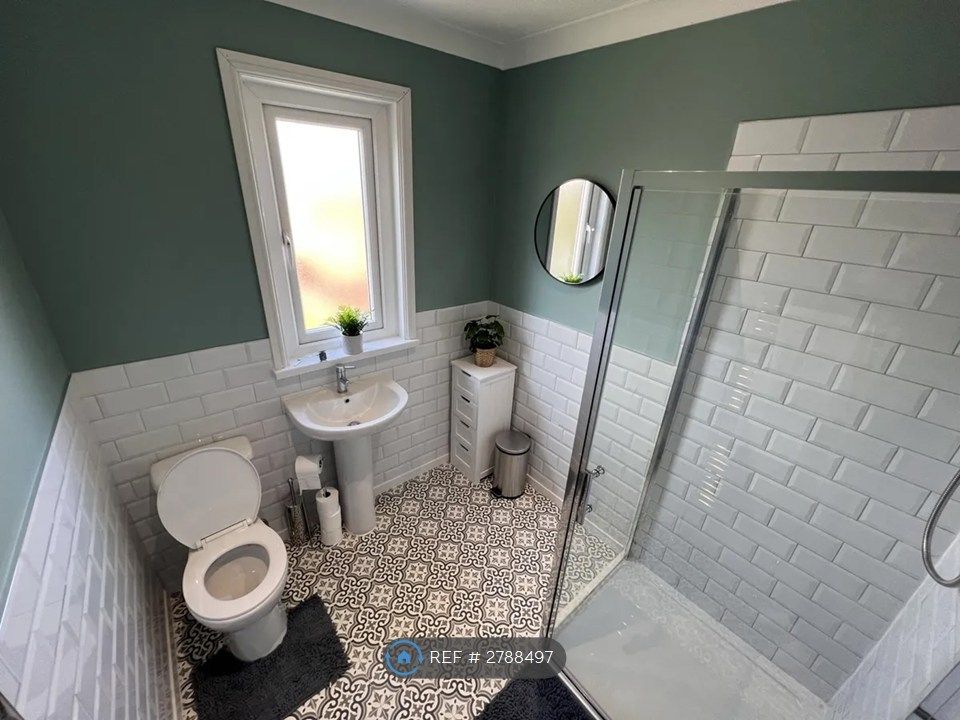 6 bed shared accommodation to rentHall, Doncaster DN4 photo 5