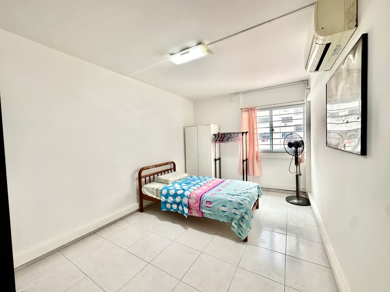 879 Tampines Avenue 8
