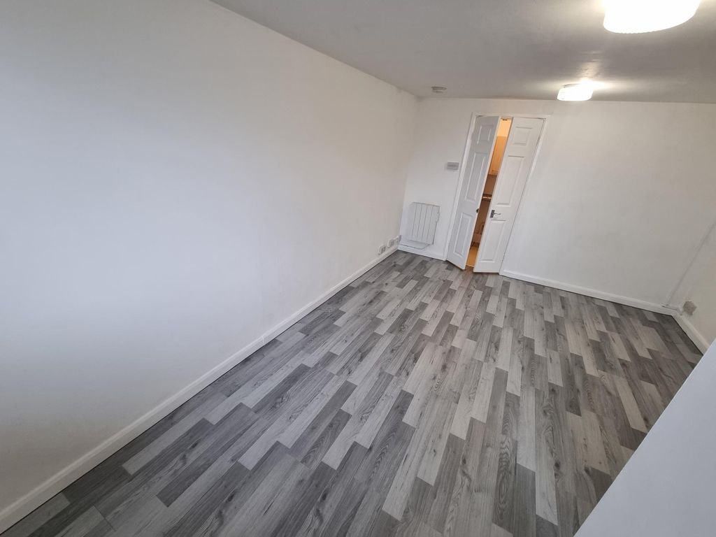 Studio to rentPendalar Stores, Llanfairfechan LL33 photo 4