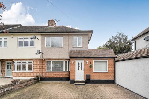 Appledore Avenue, Ruislip HA4