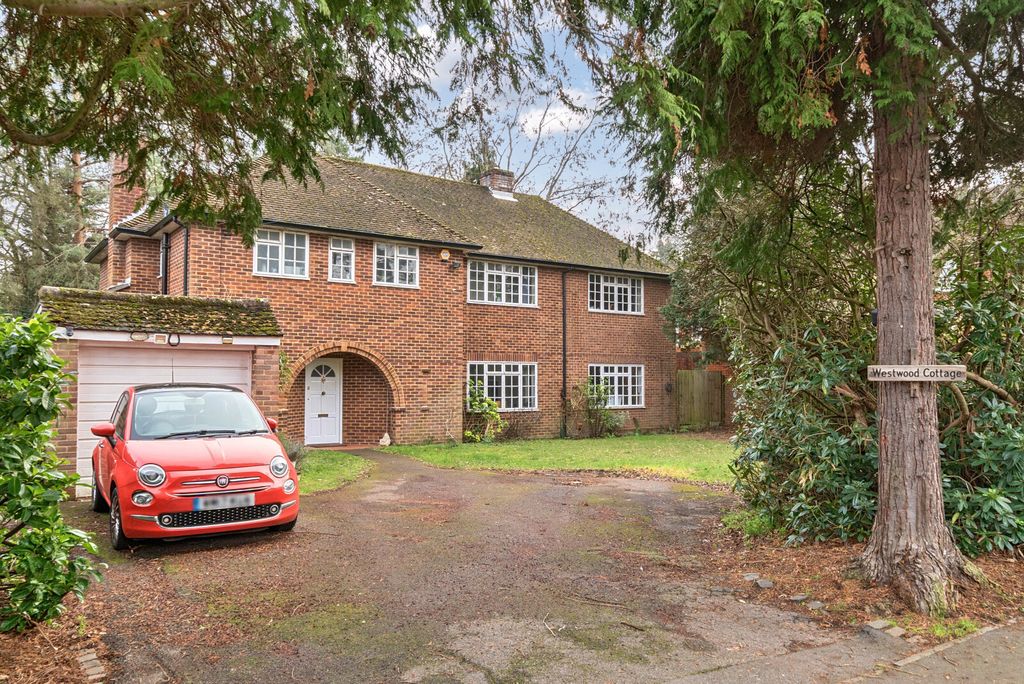 4 bed detached house for saleEllesmere Road, Weybridge KT13