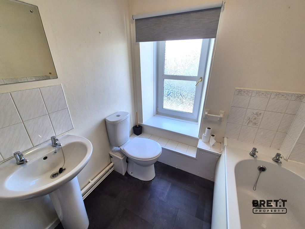 Additional image 8 of 2 bed terraced house to rentRobert Street, Milford Haven, Pembrokeshire. SA73