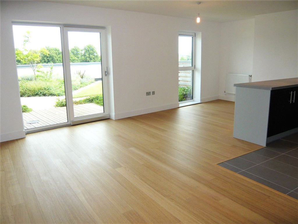 Additional image 3 of 2 bed flat to rentPark Way, Newbury, Berkshire RG14