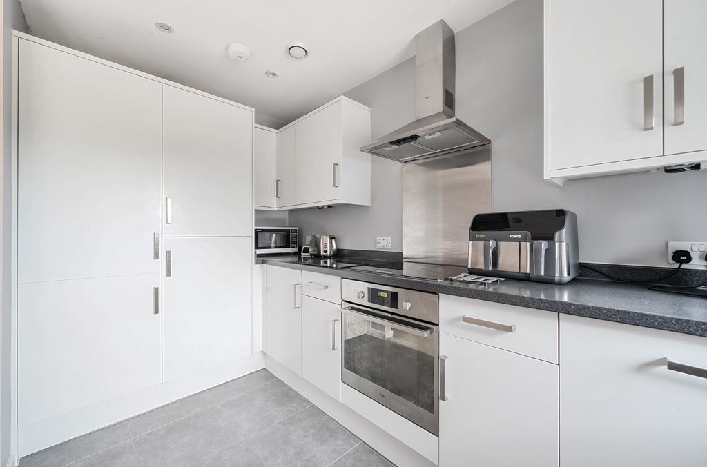 Additional image 5 of 2 bed flat for saleLondon Road, Binfield, Bracknell, Berkshire RG42