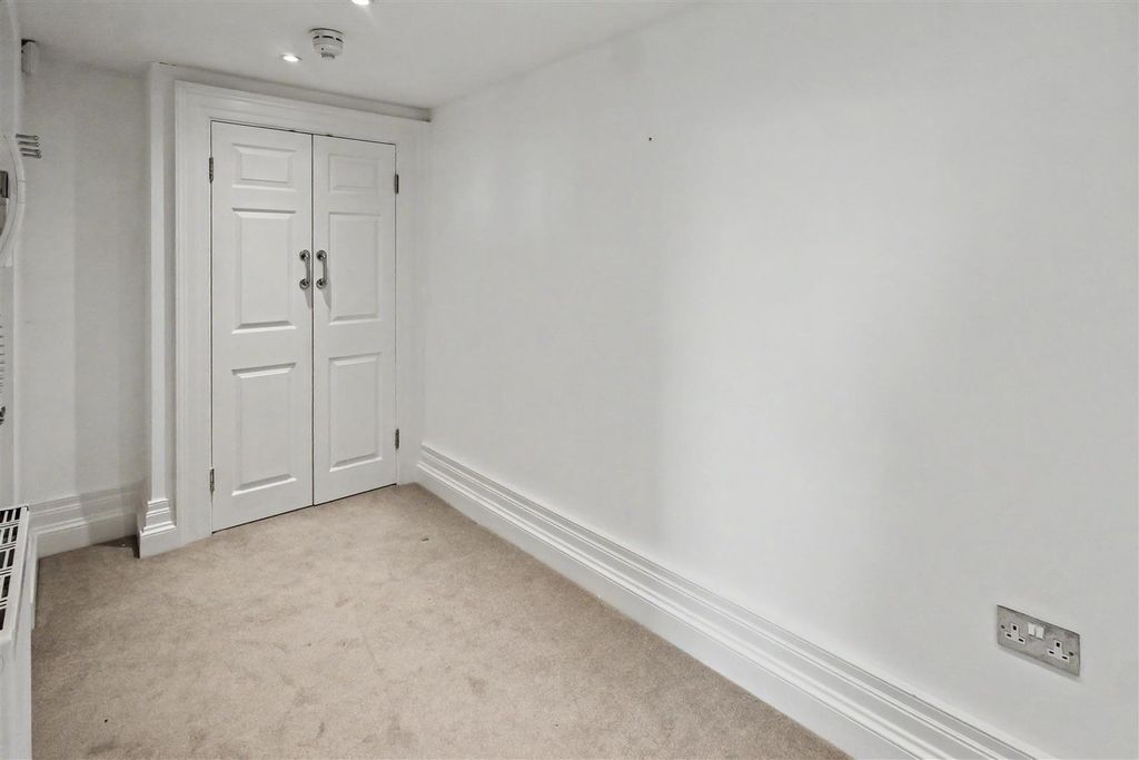 Additional image 10 of 3 bed flat to rentTown Street, Bramcote, Nottingham NG9