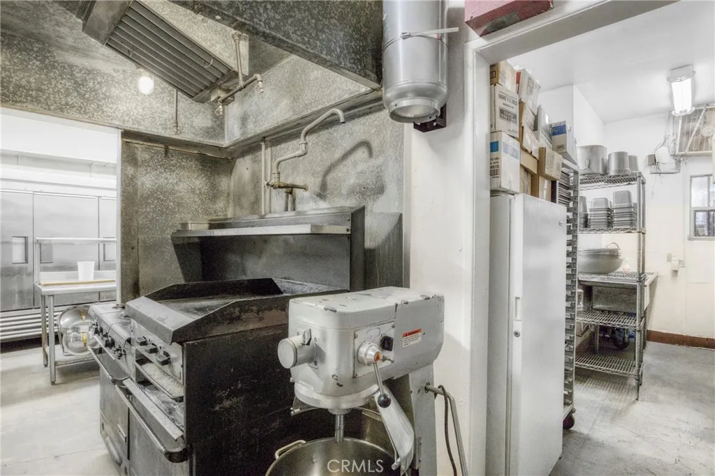 Additional image 35 of 7235 Owensmouth, Canoga Park, CA 91303