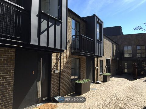 Tremlett Mews, London N19