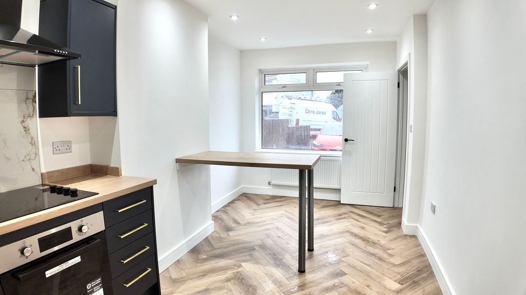 Additional image 6 of 3 bed semi-detached house to rentAlbertina Road, Newbridge NP11