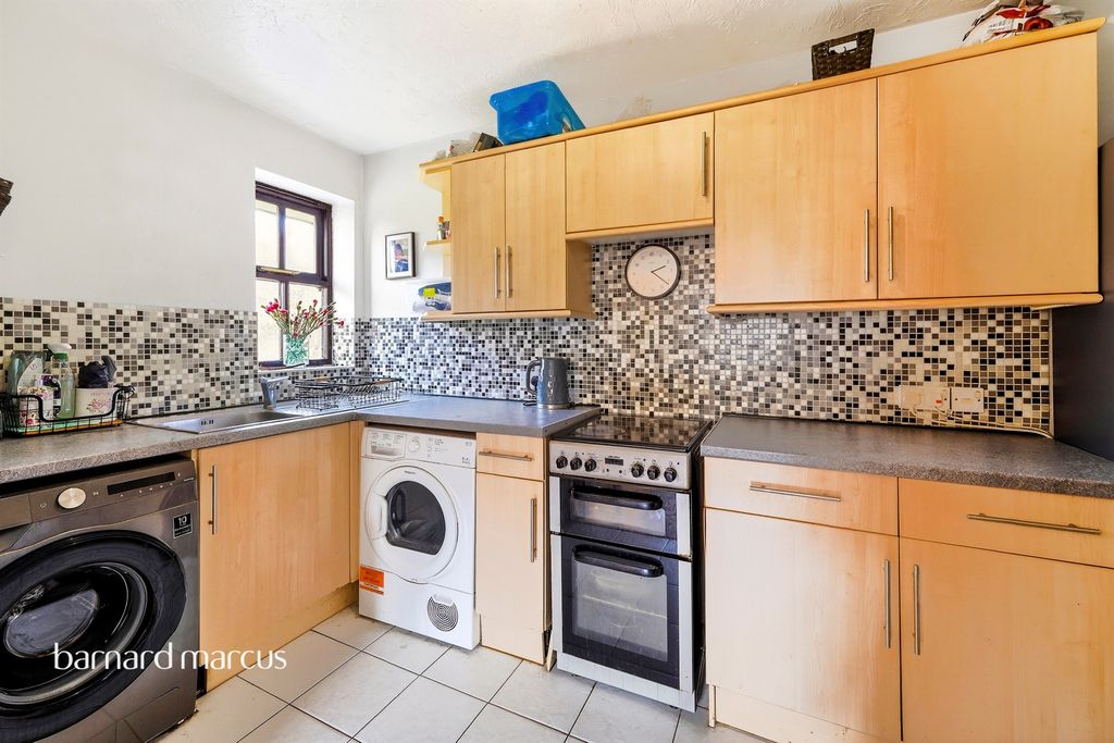 Additional image 4 of 2 bed flat for saleHatton Road, Bedfont TW14