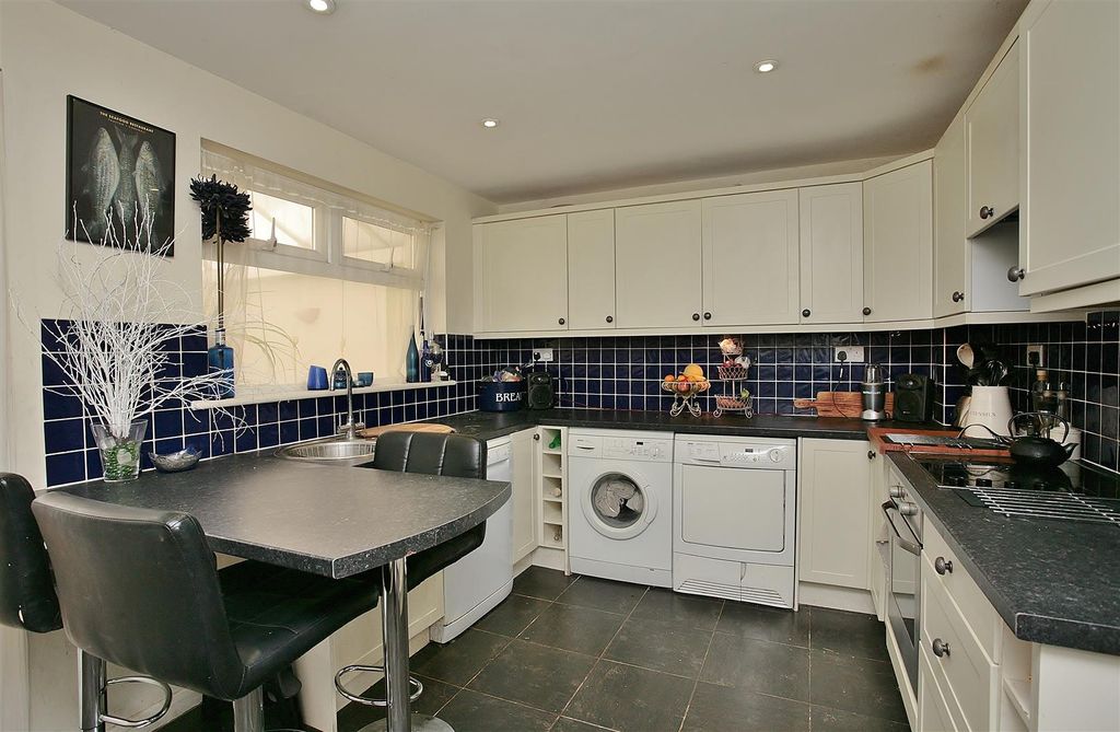 Additional image 3 of 4 bed semi-detached house to rentBrowns Close, Oxford OX2