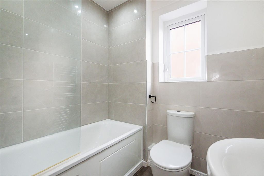 Additional image 13 of 3 bed semi-detached house to rentHerringbone Road, Worsley M28