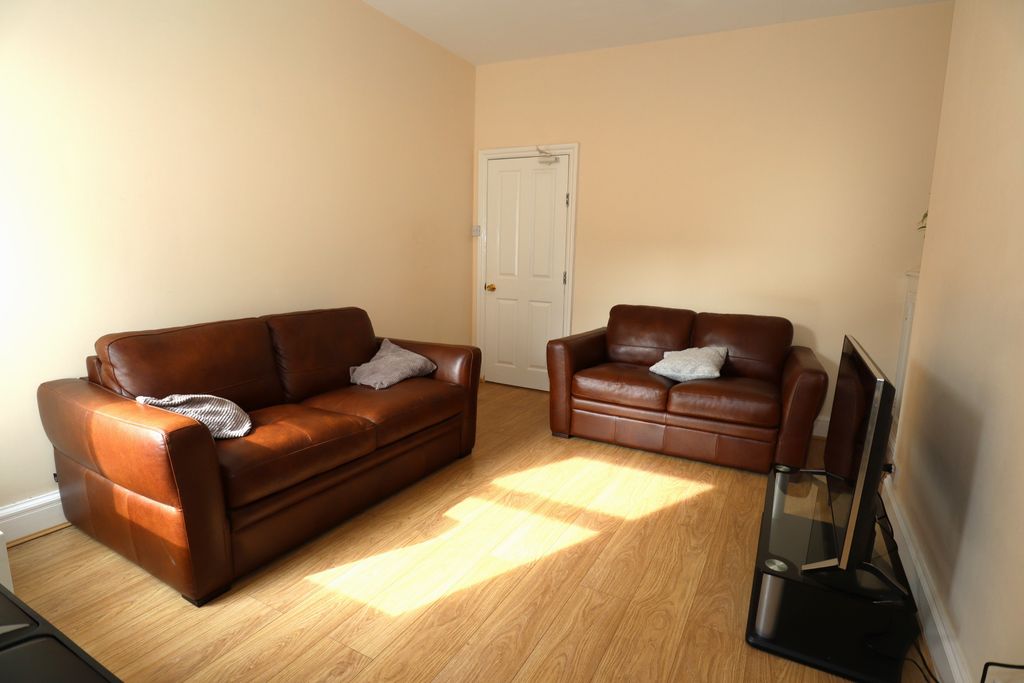 Additional image 3 of 6 bed terraced house to rentSt Catherines Grove, Lincoln LN5